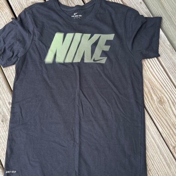 Nike DRI-FIT  black short sleeve T-shirt, men's size L - Picture 1 of 4